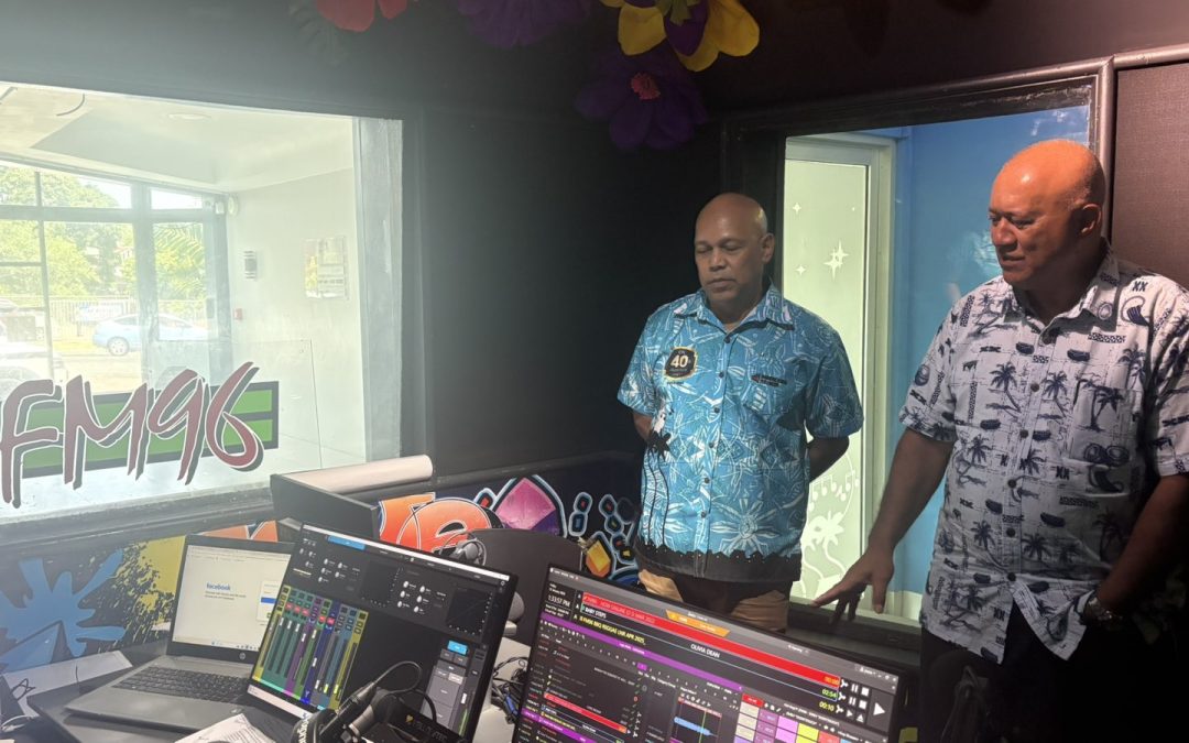 MINISTER NAIVALURUA VISITS COMMUNICATIONS FIJI LIMITED