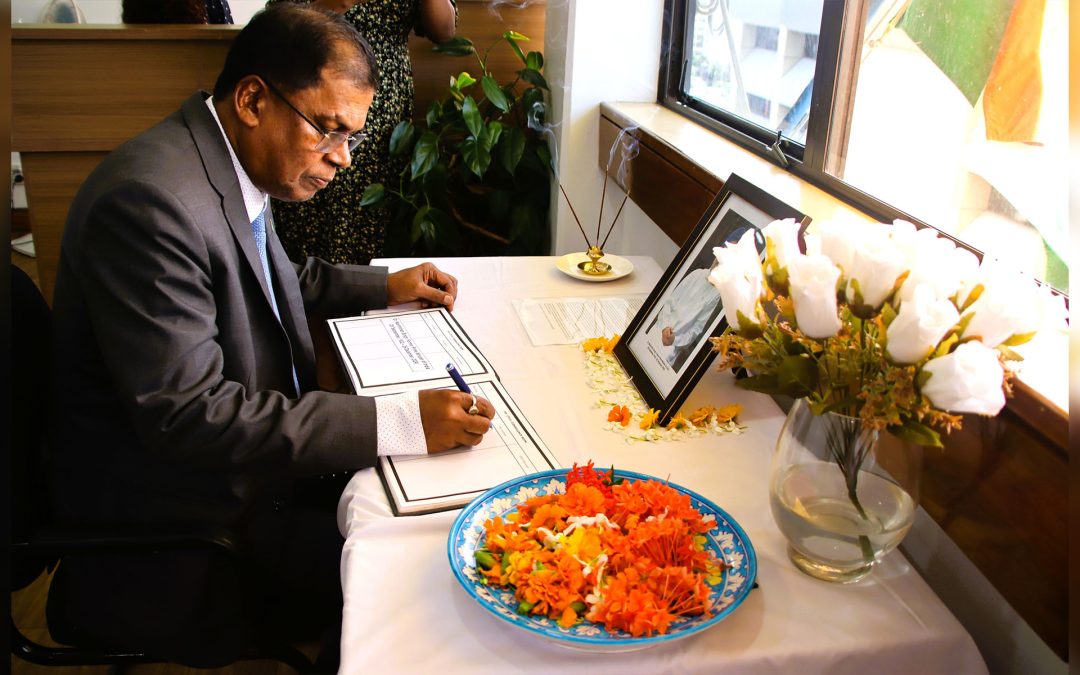 DPM PRASAD SIGNS CONDOLENCE BOOK FOR DR. MANMOHAN SINGH